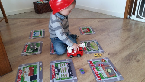 Play me Kiddo Miejsca w mieście cz.2, maty edukacyjne, angielski, gra językowa, gra ruchowa, pomoce dydaktyczne Play me Kiddo Miejsca w mieście cz.2, maty edukacyjne, angielski, gra językowa, gra ruchowa, pomoce dydaktyczne